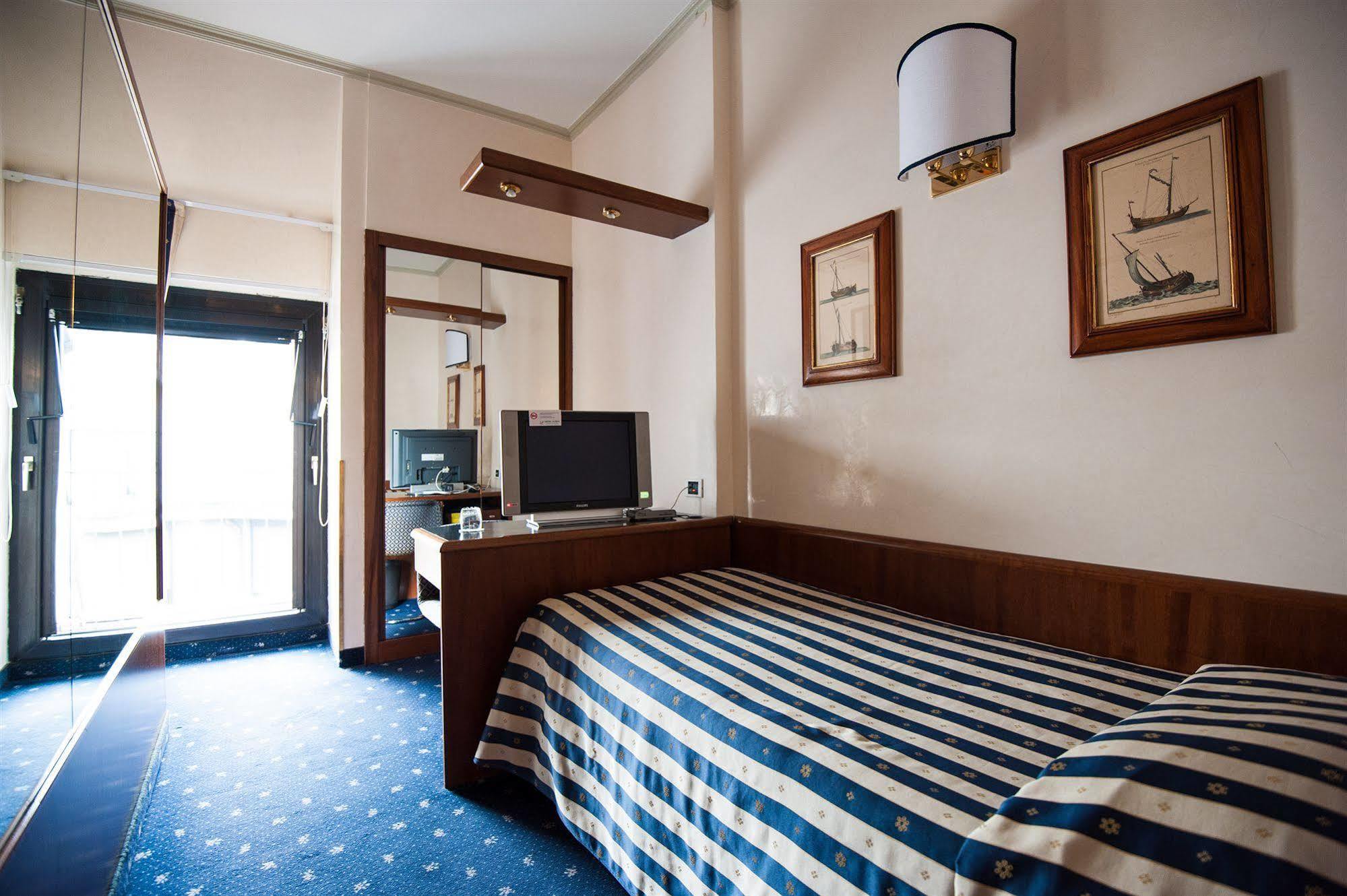 HOTEL FLORA MILAN 3* (Italy) - from £ 83 | HOTELMIX
